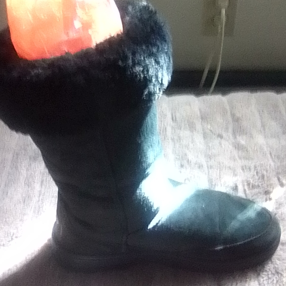 UGG - Picture 3 of 3